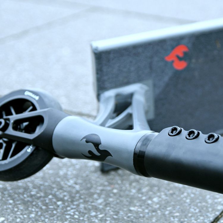 Micro Kickboard - Micro Chilli Zeppelin Pro Scooter - Black/Grey - Outdoor