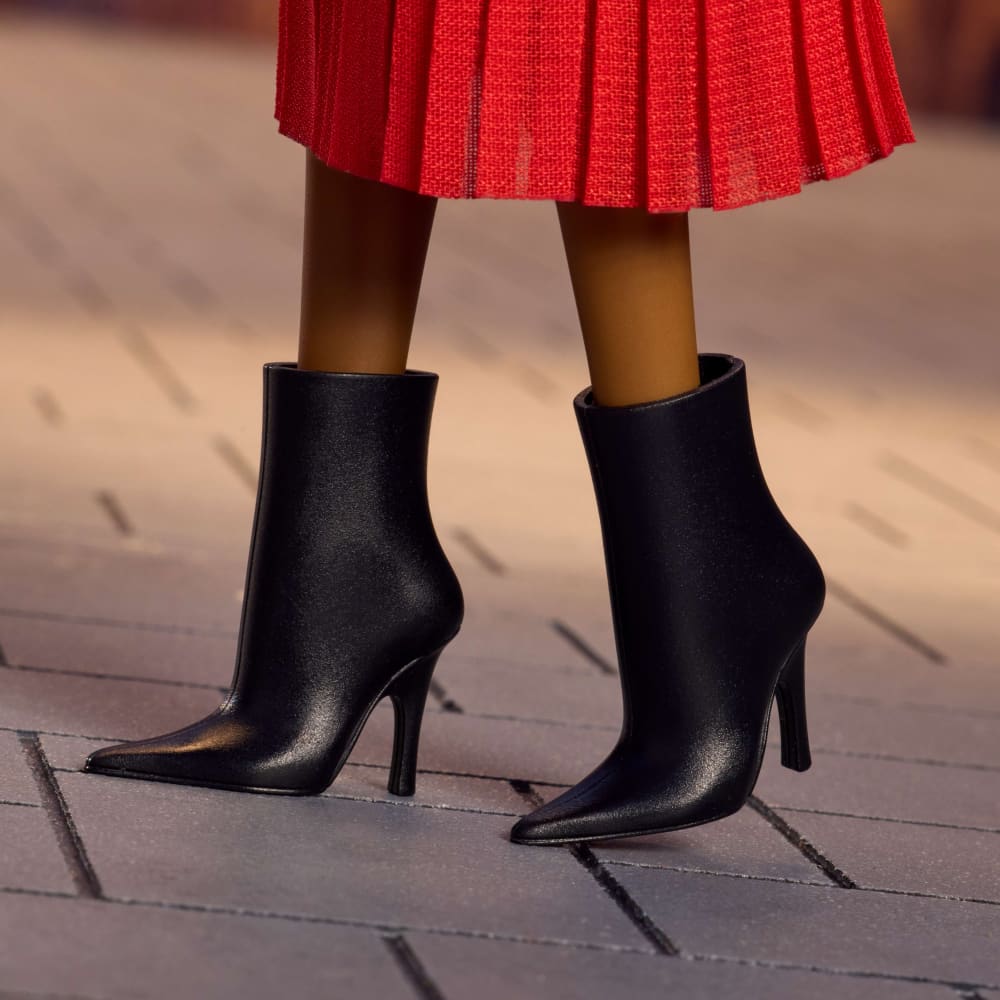 Barbie - Barbie Signature @Barbiestyle Brooklyn Milan Fashion Week Doll - World of Barbie