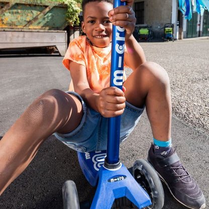 Micro Kickboard - Micro Maxi LED Scooter - Blue/White - Outdoor