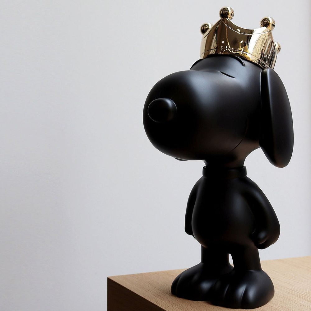 Leblon Delienne - Snoopy with Crown 12" Figurine - Black & Gold - Collectibles