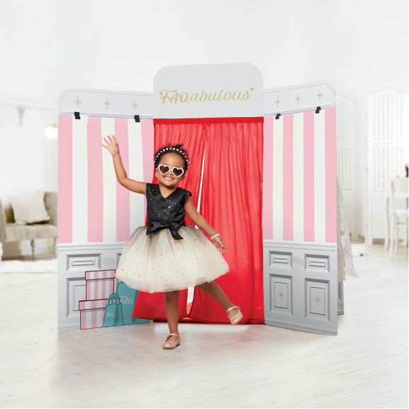 FAO Schwarz - Style Runway 4-Sided Fashion Show Playset - Fashion Activity and Roleplay